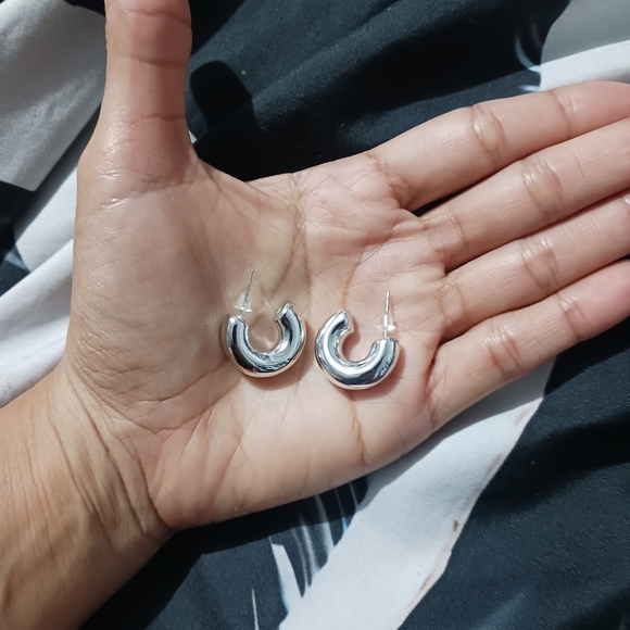 Women Silver Fashion Super mini Hoop Earrings - Picture 3 of 8